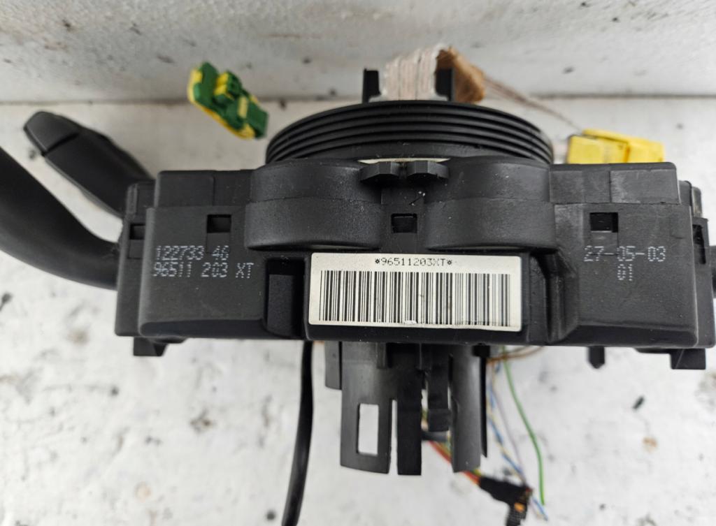 Peugeot 307 hatchback 1.4 petrol MT 55 kW 2003 Prepínacie páčky pod volantom 96511203XT