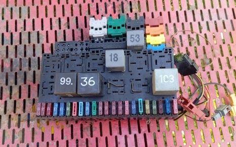 Volkswagen Transporter T4 1990-2003 hatchback 2.4 D diesel MT 57 kW 1998  Poistková skrinka 357937039