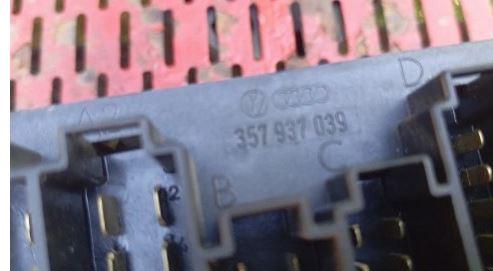 Volkswagen Transporter T4 1990-2003 hatchback 2.4 D diesel MT 57 kW 1998  Poistková skrinka 357937039