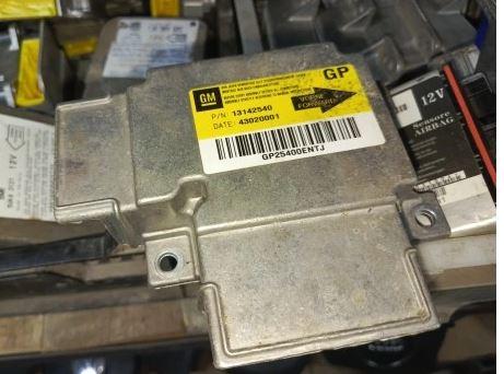 Opel Vectra C 2002-2008 sedan 2.0 DTI diesel 74 kW 2003  Riadiaca jednotka airbagu 13142540