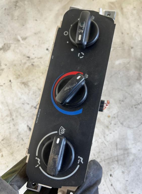 Ford Transit 2006-2013 hatchback 2.2 TDCI diesel MT 103 kW 2011  Panel kúrenia/klimatizácie YC1H18K391CD C1h18d451a