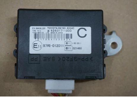 Toyota Land Cruiser J120 2002-2010 suv 3.0 D4D diesel 120 kW 2004  Riadiaca jednotka motora (štartovací komplet) 89661 - 6A060