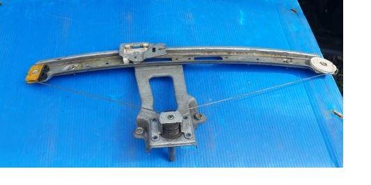 BMW 3 E46 1998-2007 sedan 1.8 petrol MT 85 kW 2003  Mechanizmus sťahovania okna predný pravý 7011206