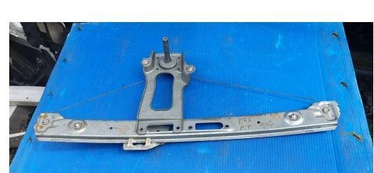 BMW 3 E46 1998-2007 sedan 1.8 petrol MT 85 kW 2003  Mechanizmus sťahovania okna predný pravý 7011206