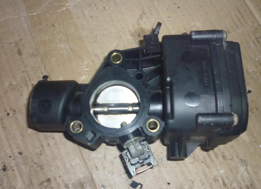 Renault Espace III 1997-2003 2001  Škrtiaca klapka 8200096038