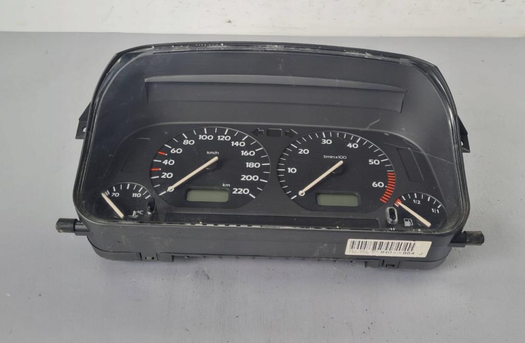 Volkswagen Golf III 1991-1998 hatchback 1.6 petrol MT 55 kW 1997  Prístrojová doska 1H0919864J