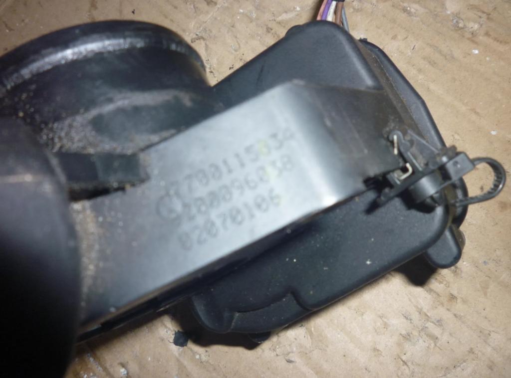 Renault Espace III 1997-2003 2001  Škrtiaca klapka 8200096038