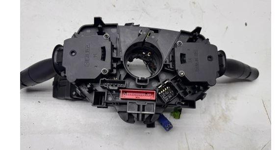 Renault Megane II 2003-2008 2.0 DCI diesel MT 110 kW 2006  Prepínacie páčky pod volantom 618300019