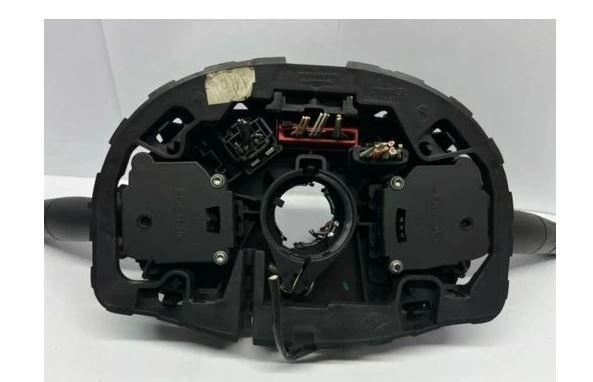 Renault Megane II 2003-2008 2.0 DCI diesel MT 110 kW 2006  Prepínacie páčky pod volantom 618300019