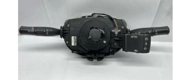 Renault Megane II 2003-2008 2.0 DCI diesel MT 110 kW 2006  Prepínacie páčky pod volantom 618300019