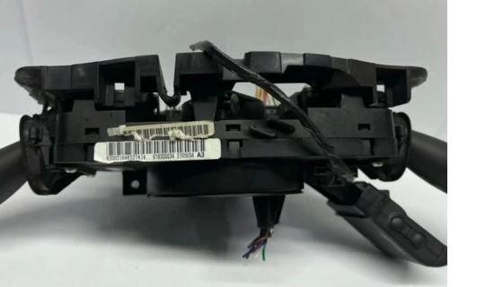 Renault Megane II 2003-2008 2.0 DCI diesel MT 110 kW 2006  Prepínacie páčky pod volantom 618300019