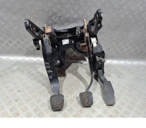 Opel Astra IV 2009-2015 hatchback 1.4 T petrol MT 103 kW 2011  Potenciometer plynového pedálu 13252702