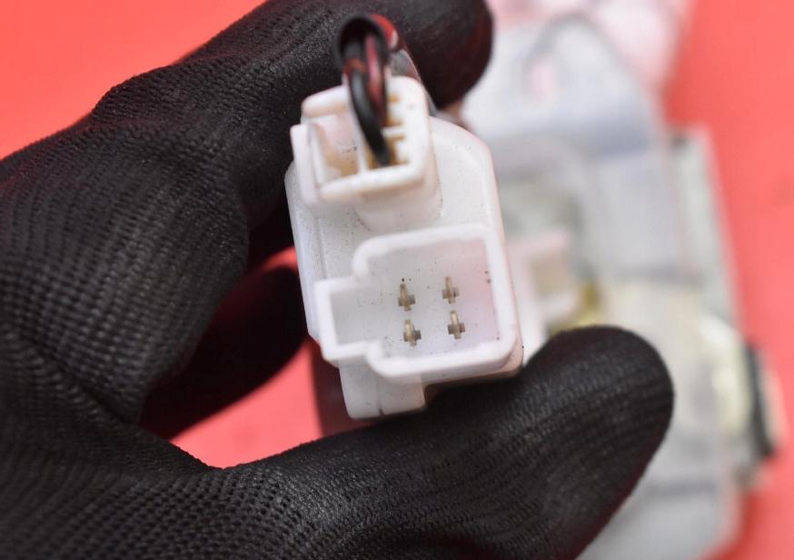 Suzuki SX4 I 2006-2014 hatchback 1.6 16v petrol MT 79 kW 2008  Zámok zadnej kapoty