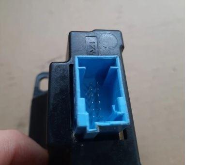 Renault Laguna II 2001-2007 combi 2.0 DCI diesel MT 110 kW 2006   prepinac - Ručná brzda 8200550555