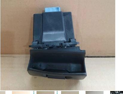 Renault Laguna II 2001-2007 combi 2.0 DCI diesel MT 110 kW 2006   prepinac - Ručná brzda 8200550555