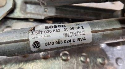 Volkswagen Golf V 2003-2009 hatchback 1.9 TDI diesel MT 66 kW 2004  Mechanizmus stieračov predný 5M0955024E