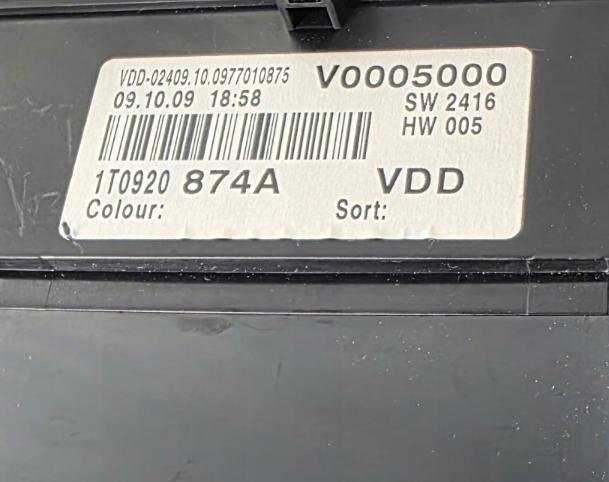 Volkswagen Touran I 2003-2015 hatchback 1.9 TDI diesel AT 77 kW 2006  Prístrojová doska 1T0920874A