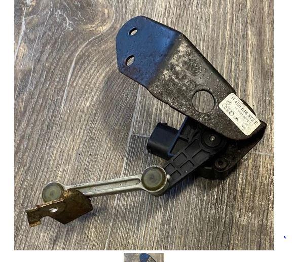 Audi A8 D3 2002-2009 sedan 4.2 petrol 246 kW 2003  Snímač nastavenia xenonu pravy zadny 4E0616572E