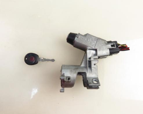 Volkswagen Transporter T4 1990-2003 1.9 TD diesel MT 50 kW 1996  Spínacia skrinka 701905851