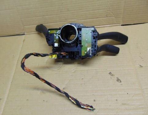 Audi A4 B8 2007-2015 combi 1.8 TFSI petrol MT 88 kW 2009  Prepínacie páčky pod volantom 8K0953568F