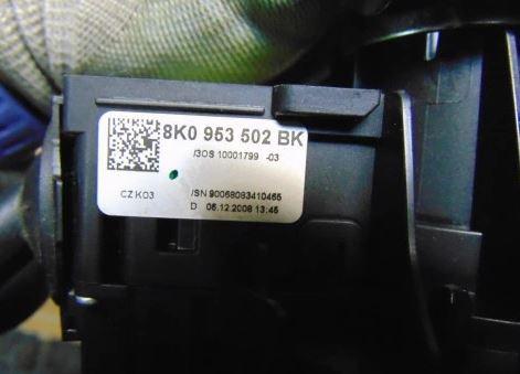 Audi A4 B8 2007-2015 combi 1.8 TFSI petrol MT 88 kW 2009  Prepínacie páčky pod volantom 8K0953568F