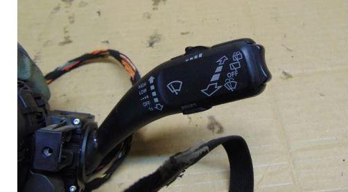 Audi A4 B8 2007-2015 combi 1.8 TFSI petrol MT 88 kW 2009  Prepínacie páčky pod volantom 8K0953568F