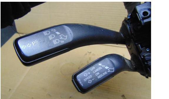 Audi A4 B8 2007-2015 combi 1.8 TFSI petrol MT 88 kW 2009  Prepínacie páčky pod volantom 8K0953568F