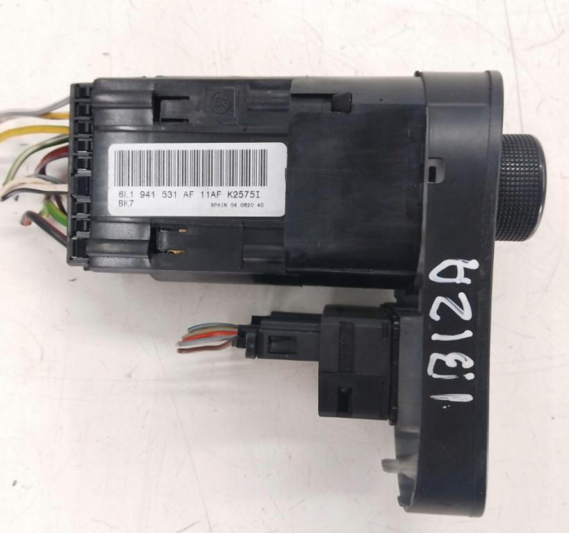 Seat Ibiza III 6L 2002-2008 hatchback 1.4 16v petrol AT 55 kW 2005  Prepínač svetiel 6L1941531AF