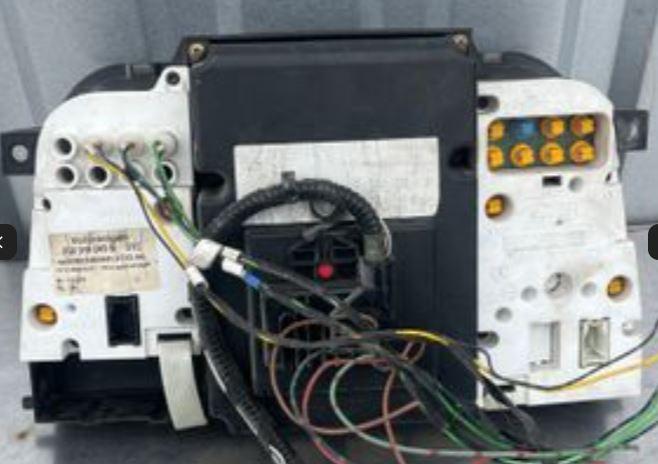 Volkswagen LT II 1996-2006 2.5 TDI diesel MT 75 kW 1999  Prístrojová doska 2D0919049M 15120921001 1512600141000