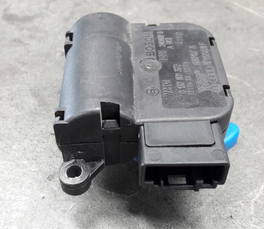 Audi A4 B7 2004-2008 sedan 2.0 petrol MT 96 kW 2006  Motorček kúrenia 0132801322 8E1820511F