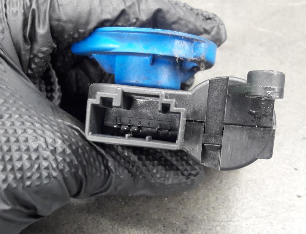Audi A4 B7 2004-2008 sedan 2.0 petrol MT 96 kW 2006  Motorček kúrenia 0132801322 8E1820511F