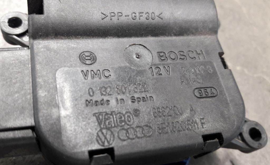 Audi A4 B7 2004-2008 sedan 2.0 petrol MT 96 kW 2006  Motorček kúrenia 0132801322 8E1820511F