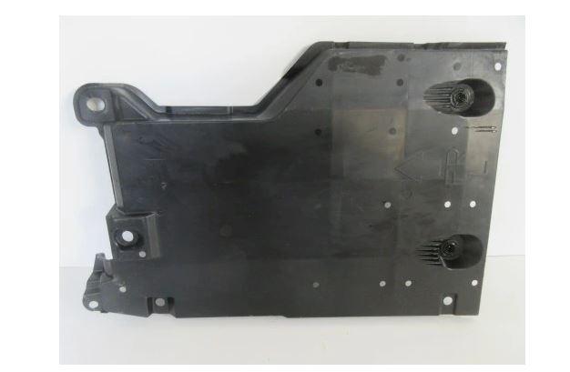 Toyota Auris II 2012-2018 hatchback 1.4 D4D diesel 66 kW 2014  Kryt motora 58166-02030