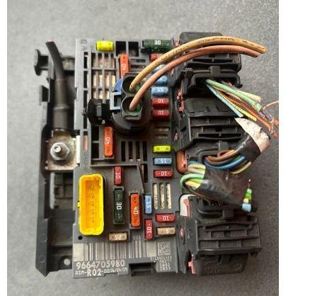 Citroen C5 III combi 1.6 HDI diesel AT 84 kW  Poistková skrinka 9664705980