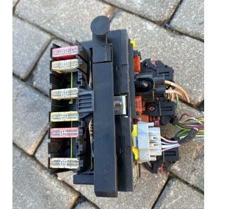 Citroen C5 III combi 1.6 HDI diesel AT 84 kW  Poistková skrinka 9664705980