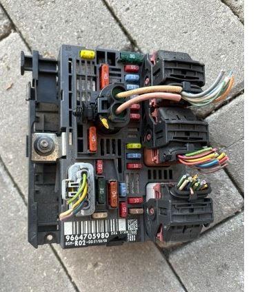 Citroen C5 III combi 1.6 HDI diesel AT 84 kW  Poistková skrinka 9664705980