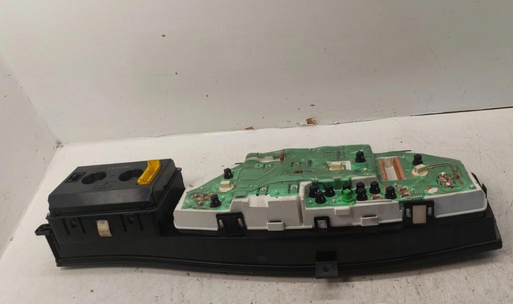 Opel Omega B 1994-2003 sedan 2.0 16v petrol MT 100 kW 1995  Prístrojová doska 90457947 88481650 87001300