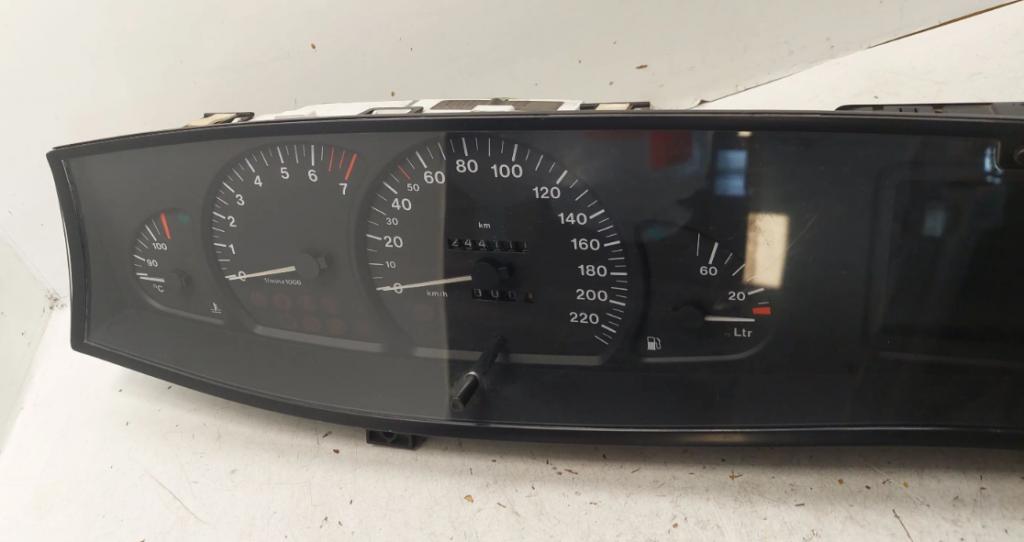 Opel Omega B 1994-2003 sedan 2.0 16v petrol MT 100 kW 1995  Prístrojová doska 90457947 88481650 87001300