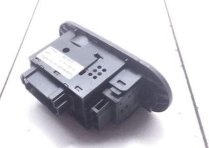 Volkswagen Sharan I 1995-2010 combi 1.9 TDI diesel MT 81 kW 1997  Prepínač svetiel 7M1941531M