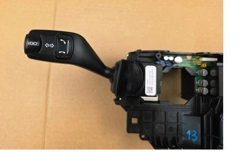 Ford Mondeo Mk4 2007-2014 hatchback 2.0 TDCI diesel 103 kW 2010  Prepínacie páčky pod volantom 6G9T-13335-BE