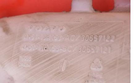 Volvo V50 combi 2.0 D diesel MT 100 kW 2006  Nádržka ostrekovačov 4N51-13K163-AC 3M51-17618-AG