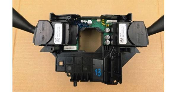 Ford Mondeo Mk4 2007-2014 hatchback 2.0 TDCI diesel 103 kW 2010  Prepínacie páčky pod volantom 6G9T-13335-BE