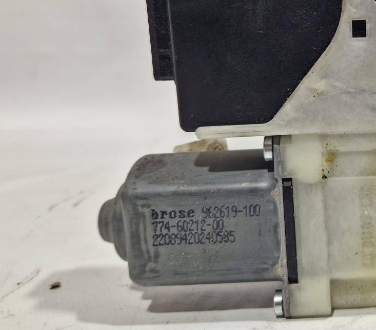 Volkswagen Passat B6 2005-2010 Motorček okien zadný ľavý 1K0959795L 1K0959703AB 974225131 3C9839461L