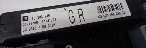 Opel Astra III 2004-2014 sedan 1.3 CDTI diesel MT 66 kW 2010  Poistková skrinka 13206745 GR