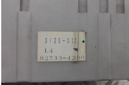 Toyota Rav4 II 2000-2005 hatchback 2.0 D4D diesel MT 85 kW 2004  Poistková skrinka 82733-42080