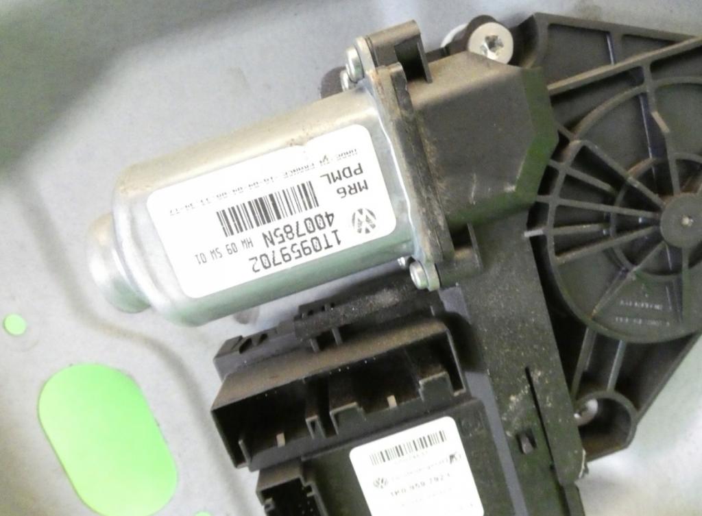 Volkswagen Touran I 2003-2015 hatchback 1.9 TDI diesel MT 77 kW 2004  Mechanizmus sťahovania okna predný pravý 1T1837730AC