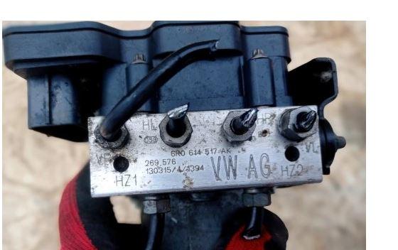 Skoda Fabia II 2007-2014 hatchback 1.6 TDI diesel MT 55 kW 2013  Pumpa ABS 6R0614517AK