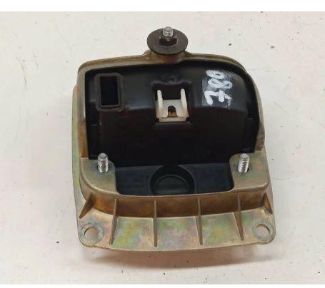 Seat Cordoba I 1993-2002 sedan 1.4 16v petrol MT 55 kW 2000  Kľučka zadnej kapoty vonkajšia 6L6827565B