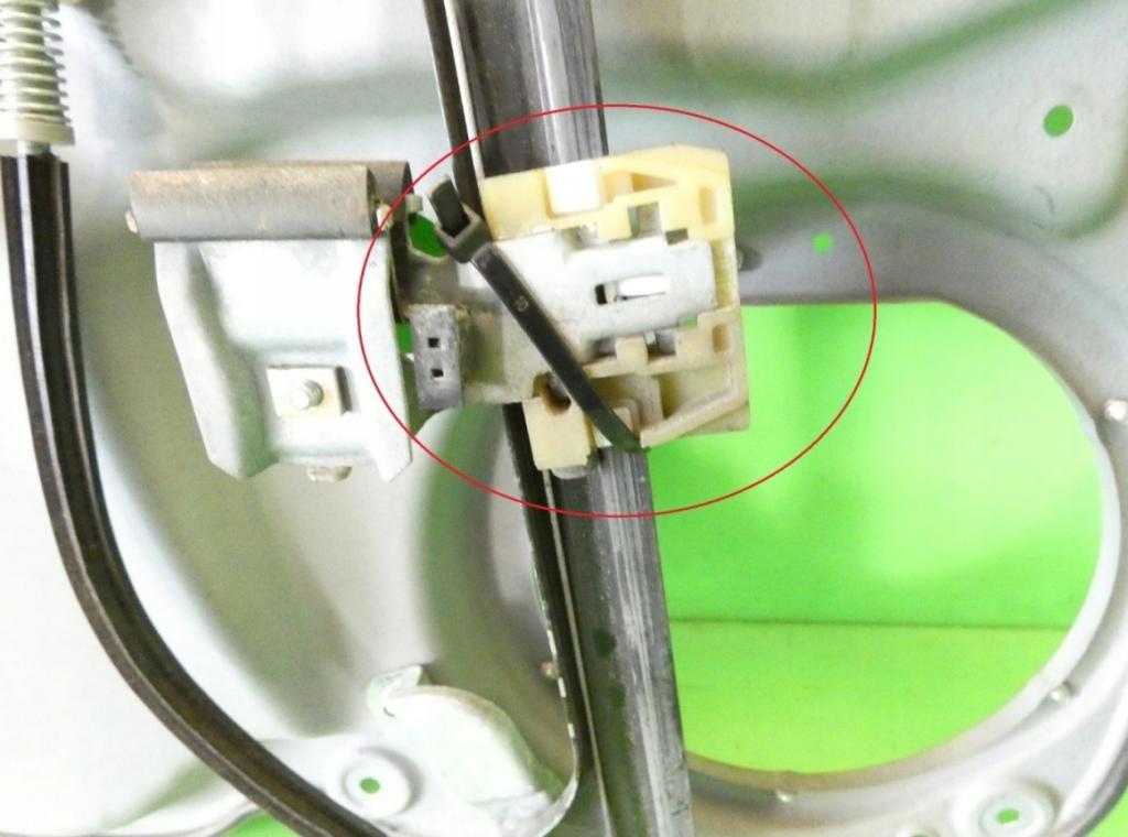 Volkswagen Touran I 2003-2015 hatchback 1.9 TDI diesel MT 77 kW 2004  Mechanizmus sťahovania okna predný pravý 1T1837730AC