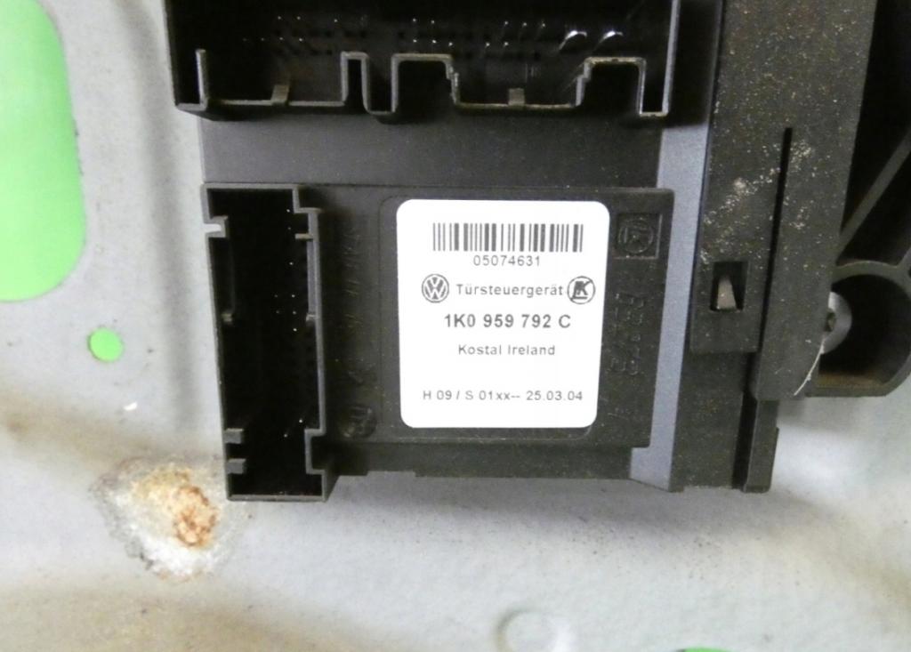 Volkswagen Touran I 2003-2015 hatchback 1.9 TDI diesel MT 77 kW 2004  Mechanizmus sťahovania okna predný pravý 1T1837730AC